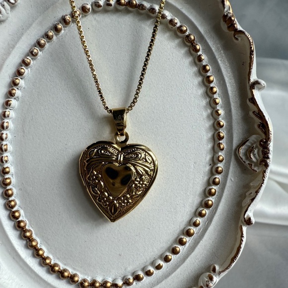 Gold Heart Pendant Necklace - Picture 12 of 14